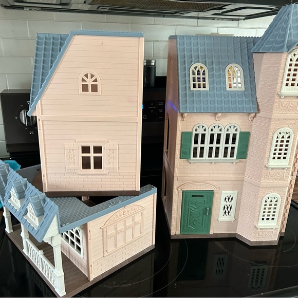 Sylvanian Families Deluxe Celebration Home - Picture 2 of 7